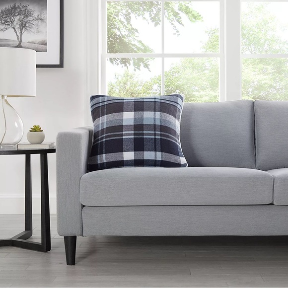 NWOT Member's Mark Plaid Faux Fur Decorative Pillow 20" x 20" - Picture 5 of 10